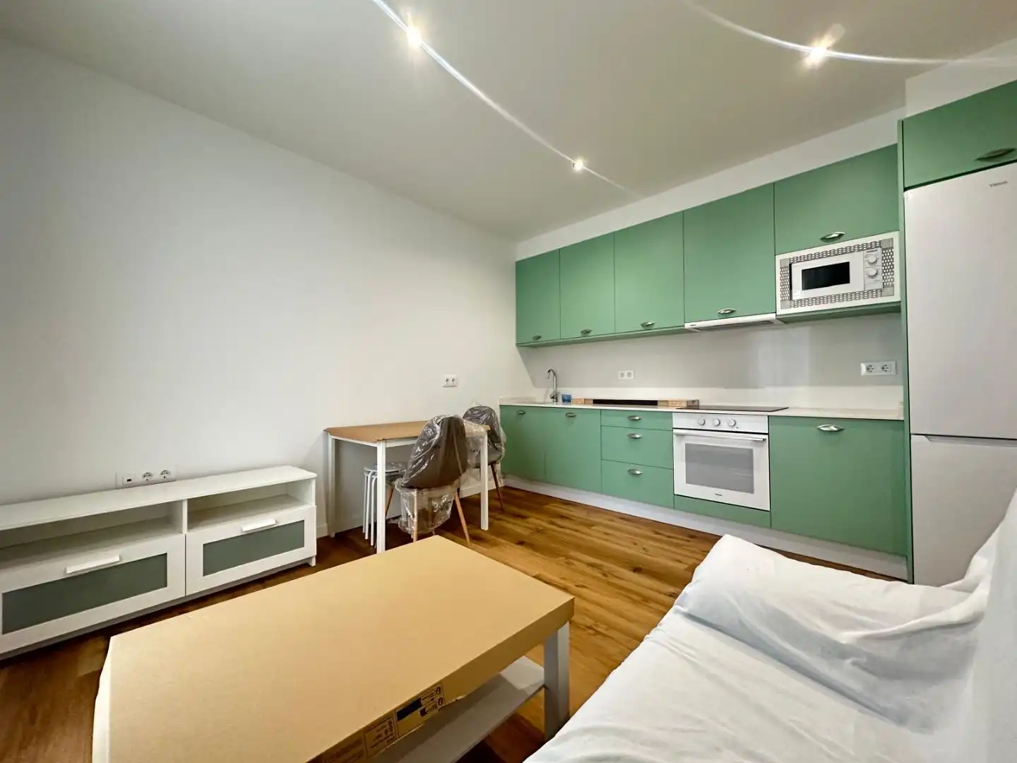 Cocina de Piso de alquiler en Santiago de Compostela  con Aire acondicionado, Calefacción y Parquet