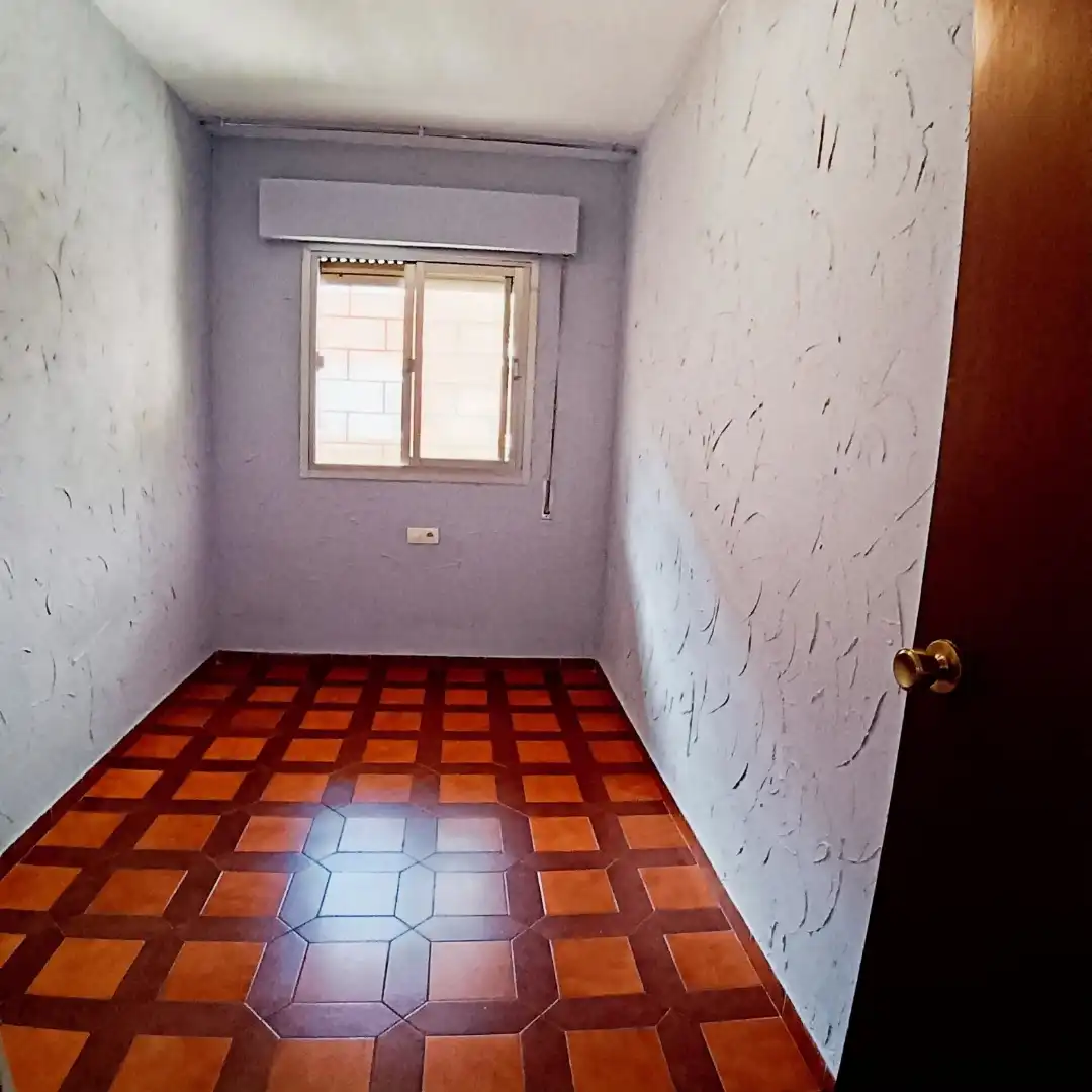 Piso en venta en Carretera de la Sierra, 70, Crta. De la Sierra Piso en venta en Granada con Terraza