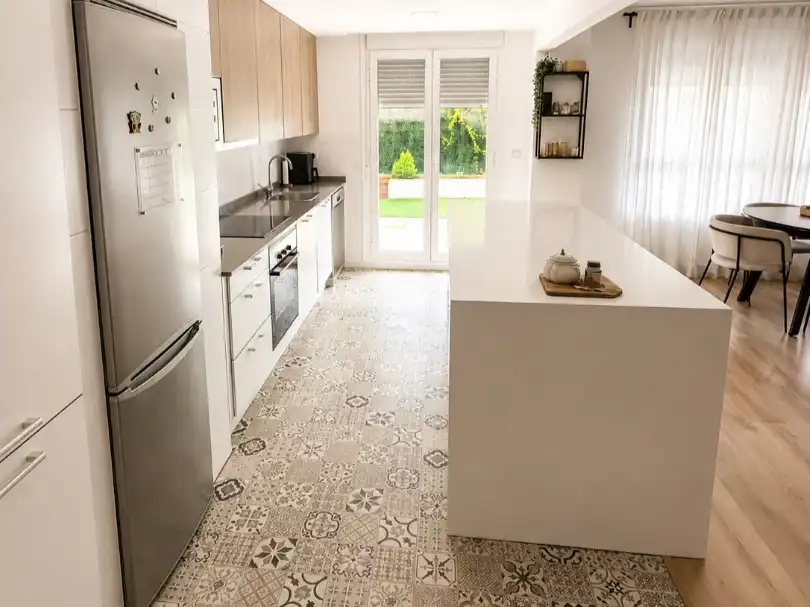 Wohnung zum Verkauf in Calle Río Ebro, 12, Lardero Küche von Wohnung zum Verkauf in Lardero mit Heizung, Privatgarten und Terrasse