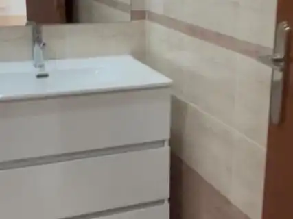 Badezimmer von Wohnung zum Verkauf in Terrassa mit Klimaanlage und Balkon