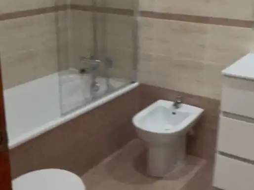 Badezimmer von Wohnung zum Verkauf in Terrassa mit Klimaanlage und Balkon