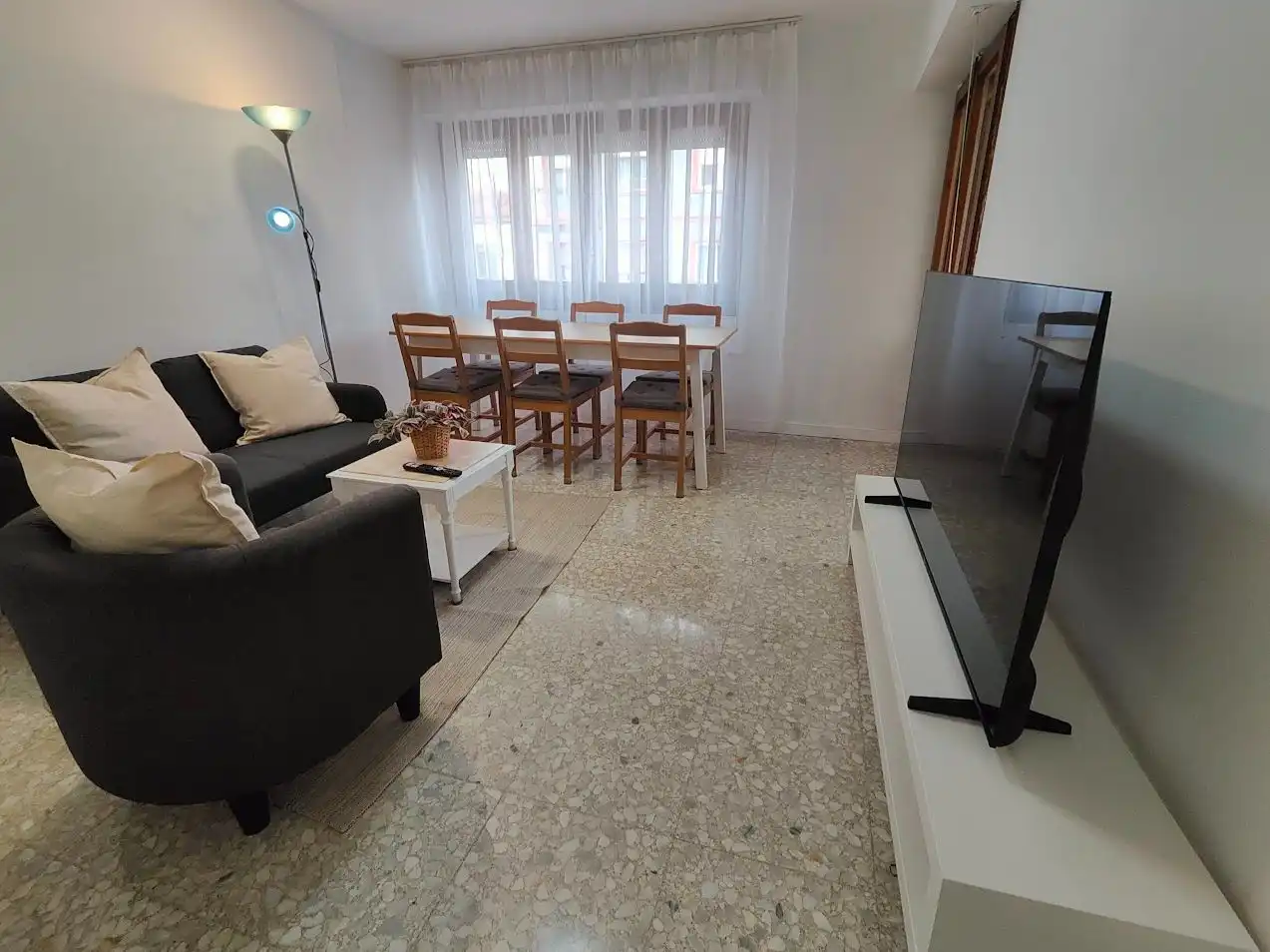 Piso de alquiler en Avenida de Madrid, 185, Barrio de Delicias Sala de estar de Piso de alquiler en Zaragoza con Aire acondicionado, Calefacción y Amueblado