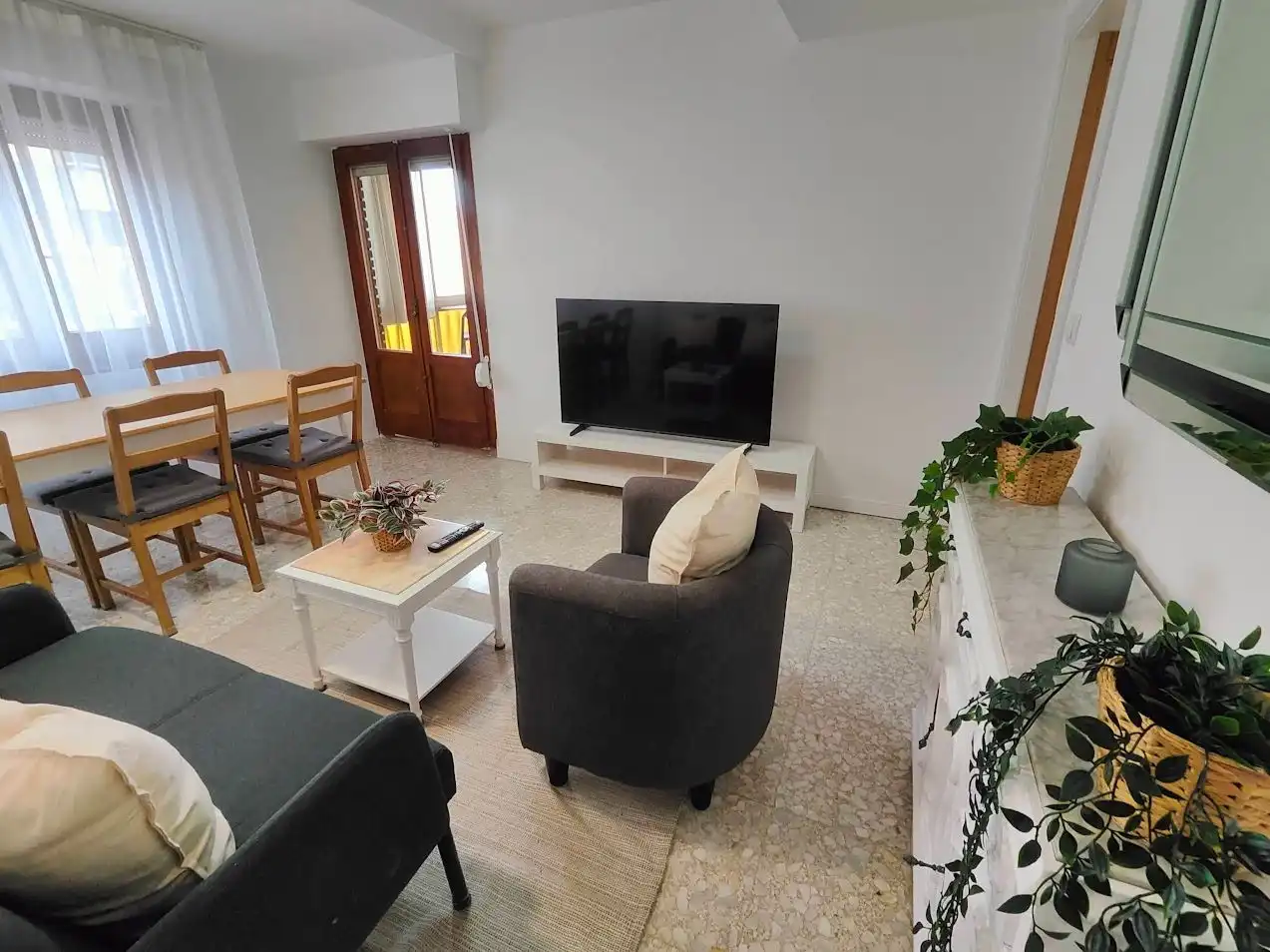 Piso de alquiler en Avenida de Madrid, 185, Barrio de Delicias Sala de estar de Piso de alquiler en Zaragoza con Aire acondicionado, Calefacción y Amueblado