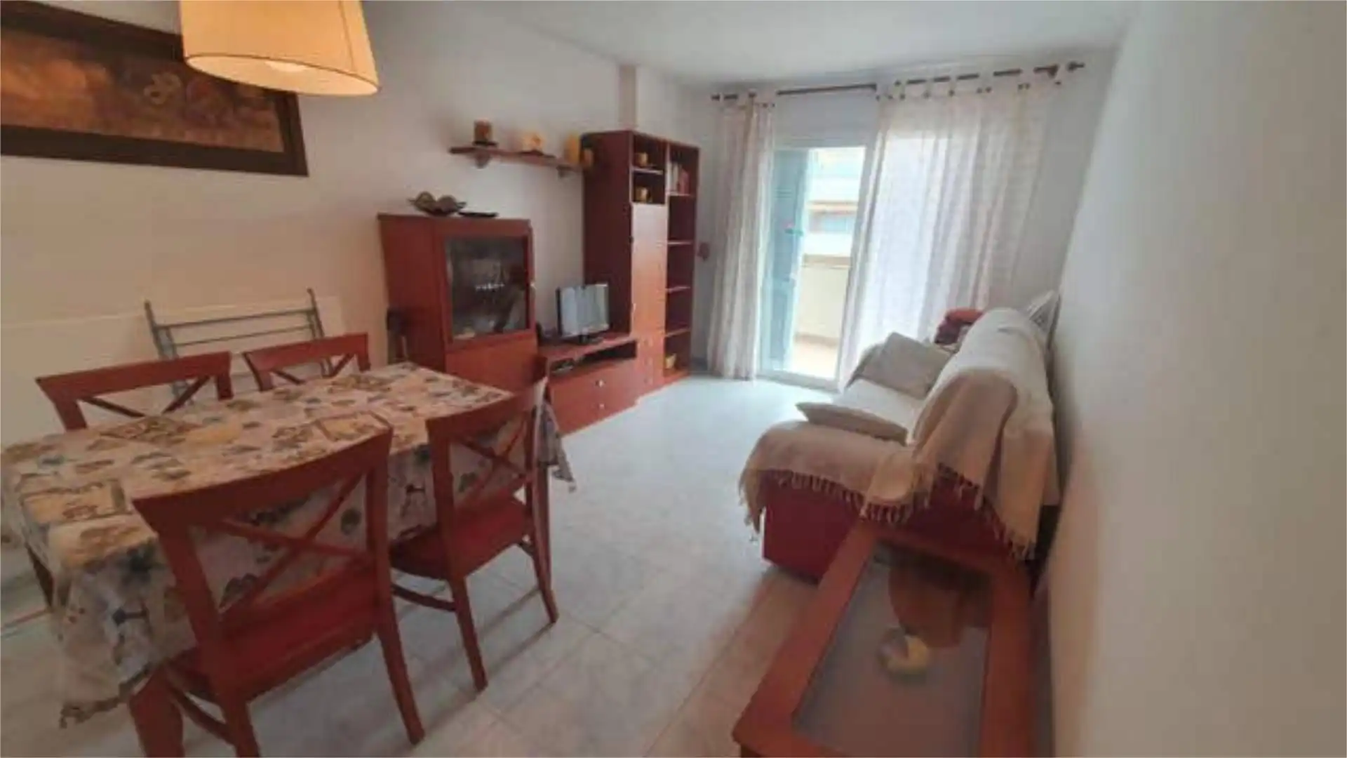 Sala d'estar de Apartament de lloguer en Cambrils amb Terrassa i Piscina