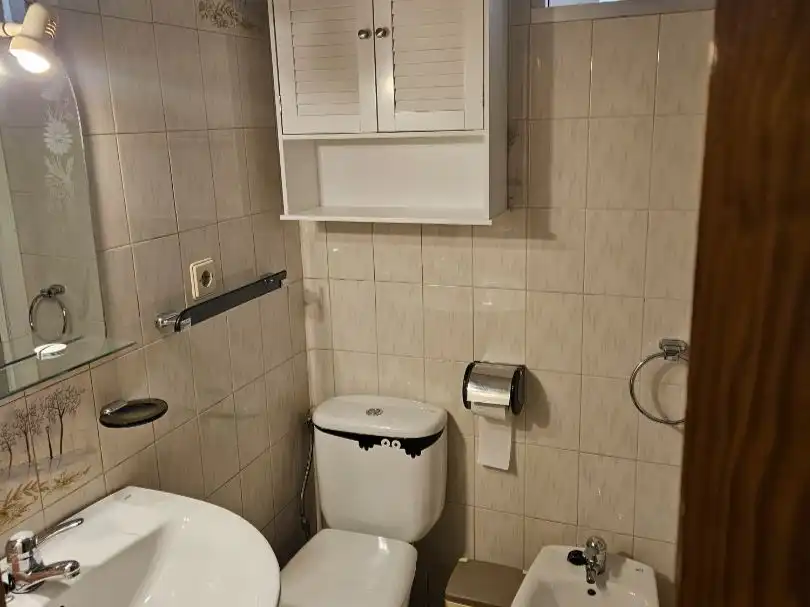 Flat for sale in Calle Ronda de Alfareros, 7, Casería de Montijo Bathroom of Flat for sale in Granada Capital with Air Conditioner