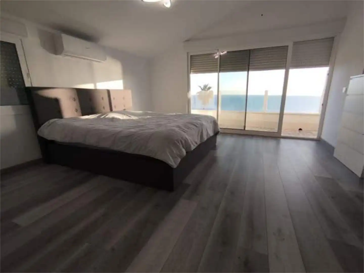 Einfamilien-Reihenhaus zum Verkauf in Gran Vista - Olivo de Oro Schlafzimmer von Einfamilien-Reihenhaus zum Verkauf in Santa Pola mit Terrasse und Schwimmbad