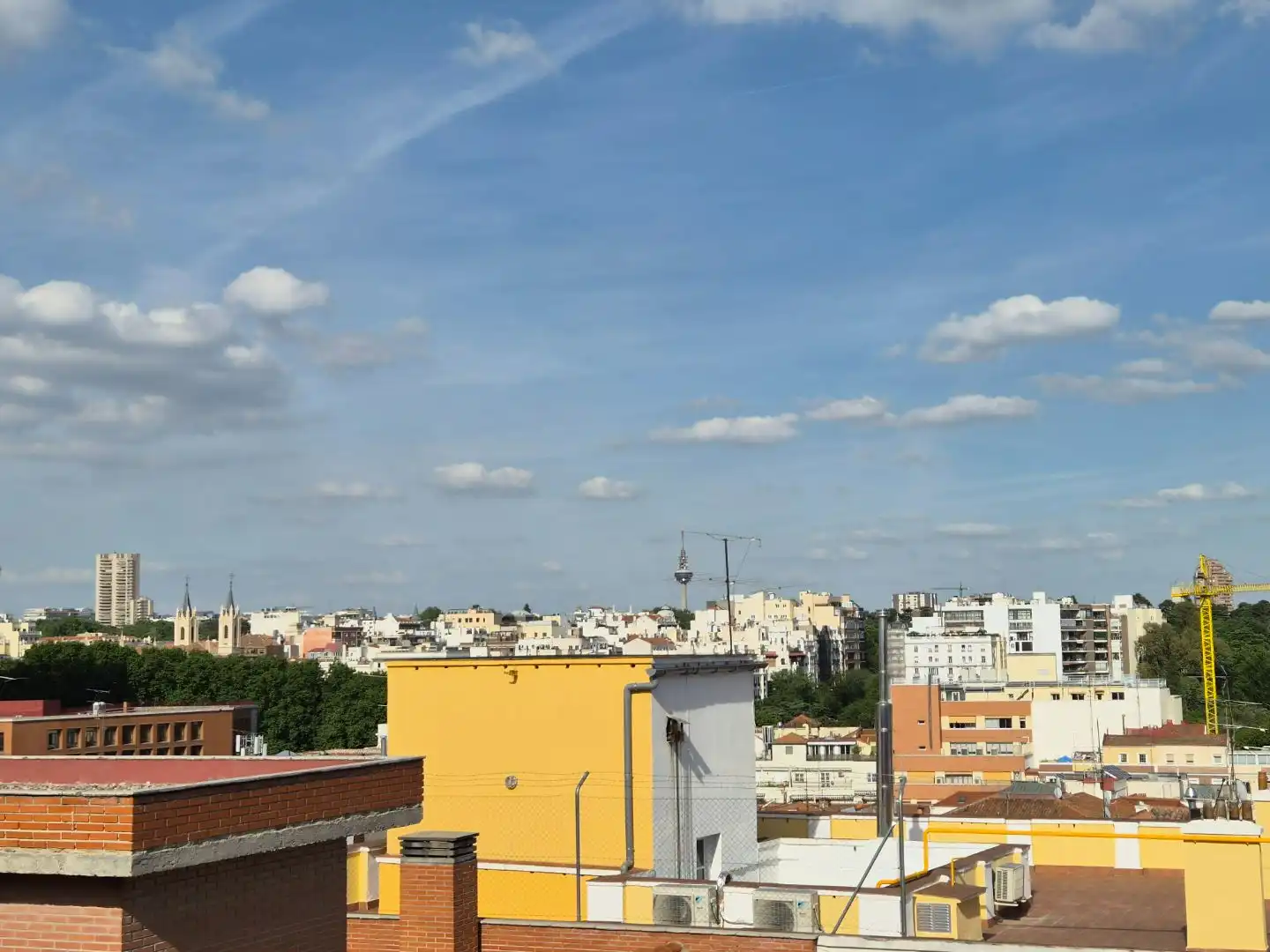 Exterior view of Flat for rent in  Madrid Capital  with Air Conditioner, Terrace and Balcony