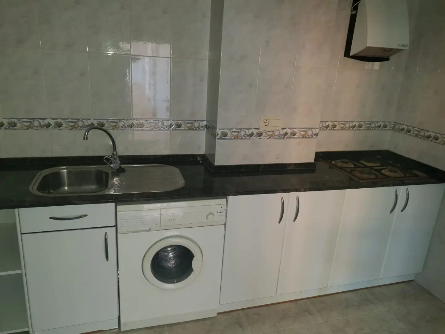 Pis de lloguer a Avenida de la Almunia, 83, Monzón Cuina de Pis de lloguer en Monzón amb Calefacció, Traster i Moblat