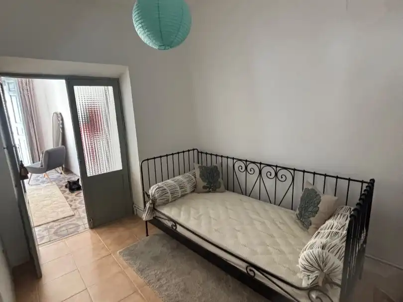 Casa adosada en venta en Calle Rey Juan Carlos I, 15, Huete Habitación de Casa adosada en venta en Huete con Balcón