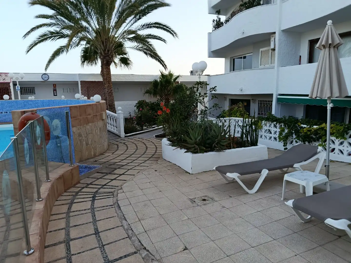 Apartamento de alquiler en Calle los Jazmines, 7, San Agustín - Bahía Feliz Terraza de Apartamento de alquiler en San Bartolomé de Tirajana con Aire acondicionado, Piscina y Amueblado