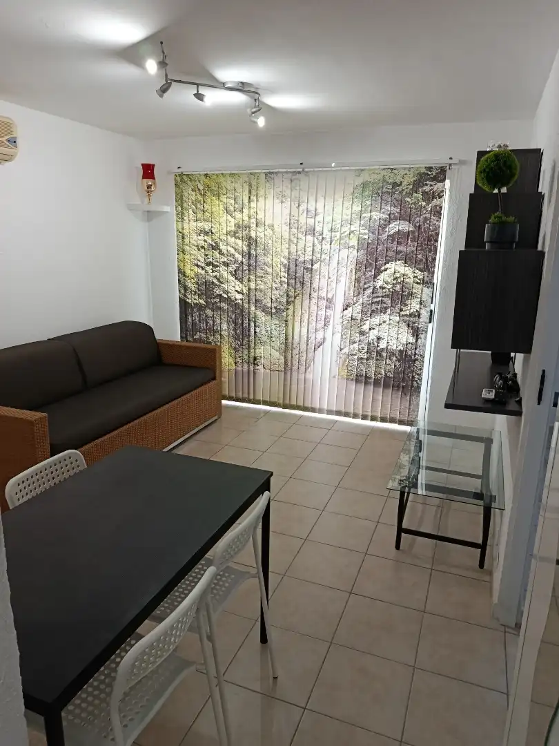 Apartamento de alquiler en Calle los Jazmines, 7, San Agustín - Bahía Feliz Sala de estar de Apartamento de alquiler en San Bartolomé de Tirajana con Aire acondicionado, Piscina y Amueblado