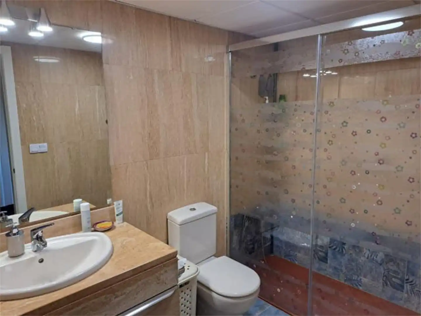 Ático en venta en Las Pajanosas Baño de Ático en venta en Guillena con Calefacción, Jardín privado y Terraza