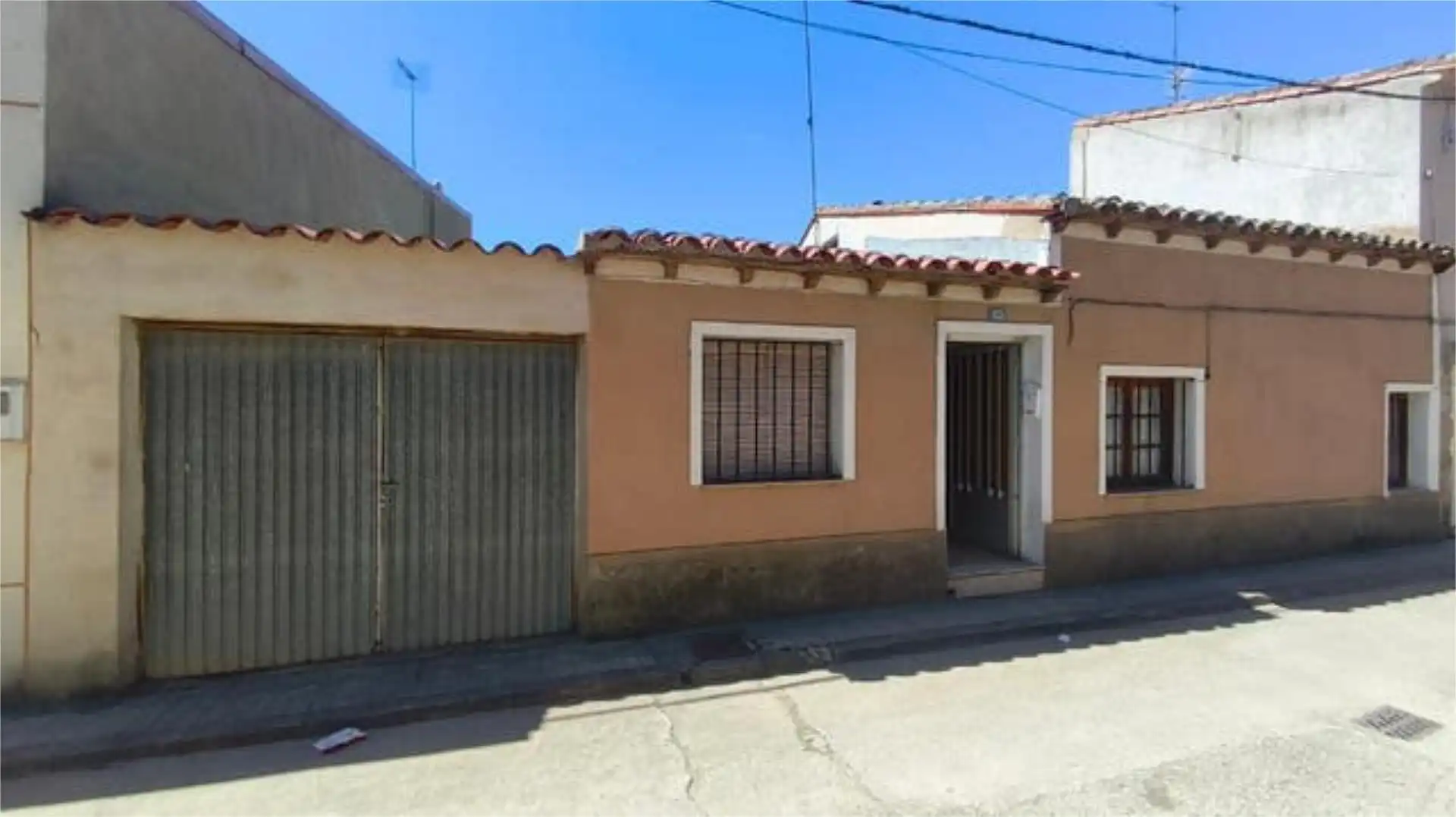 Exterior view of Houses for sale in Villabrágima  with Private garden, Storage room and Furnished