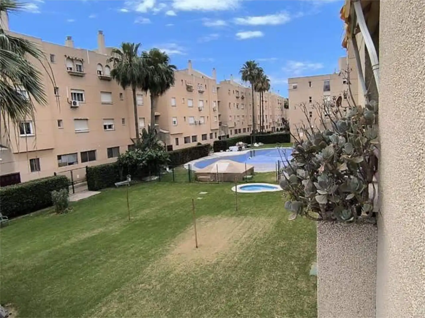 Wohnung zur Miete in Guadalmar Außenansicht von Wohnung zur Miete in Málaga mit Heizung, Privatgarten und Terrasse