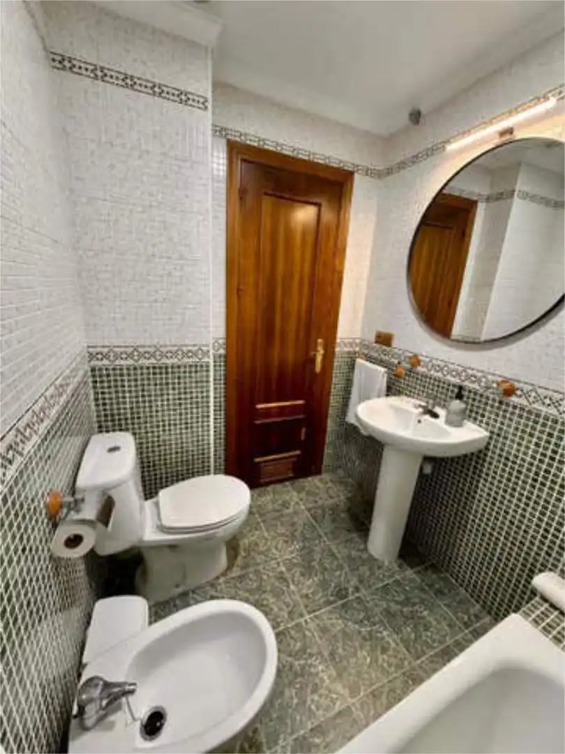 Piso de alquiler en Centro Baño de Piso de alquiler en Ronda con Calefacción, Terraza y Trastero
