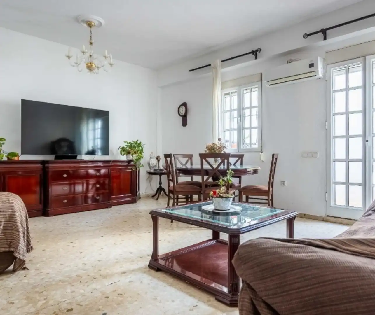 Casa o chalet en venta en Calle Cristina Hoyos, 8, La Plata Sala de estar de Casa o chalet en venta en Sevilla Capital con Aire acondicionado y Terraza