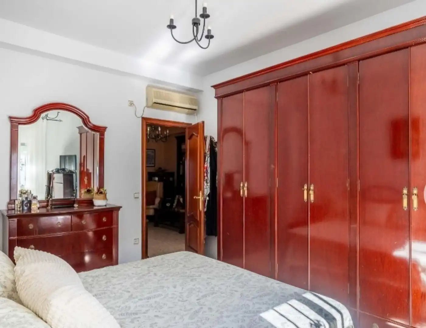 Casa o chalet en venta en Calle Cristina Hoyos, 8, La Plata Habitación de Casa o chalet en venta en Sevilla Capital con Aire acondicionado y Terraza