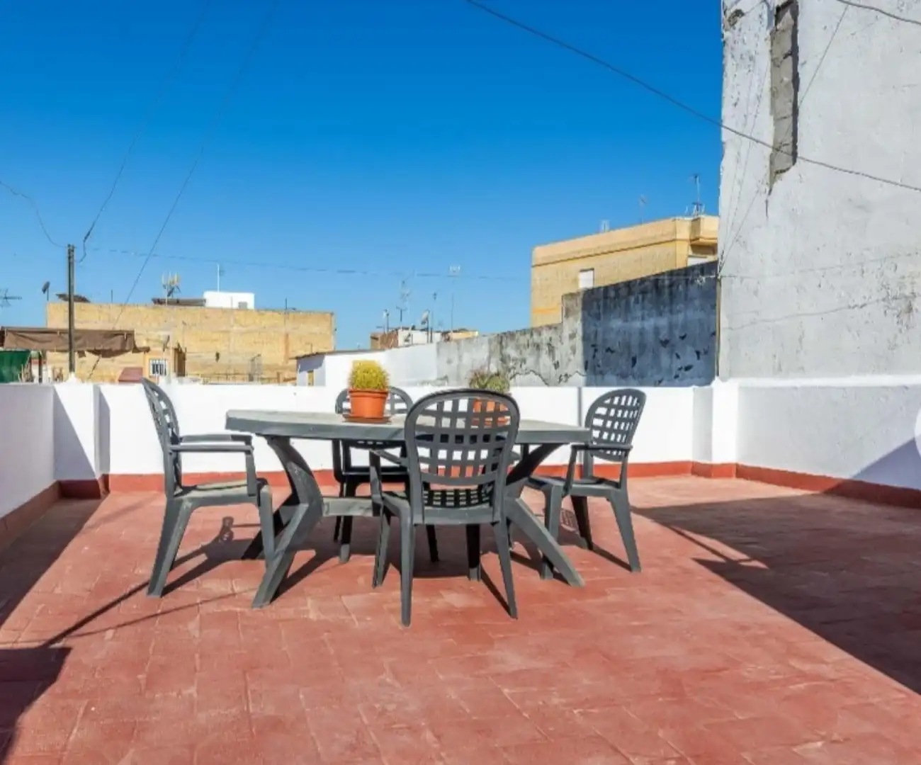 Casa o chalet en venta en Calle Cristina Hoyos, 8, La Plata Terraza de Casa o chalet en venta en Sevilla Capital con Aire acondicionado y Terraza