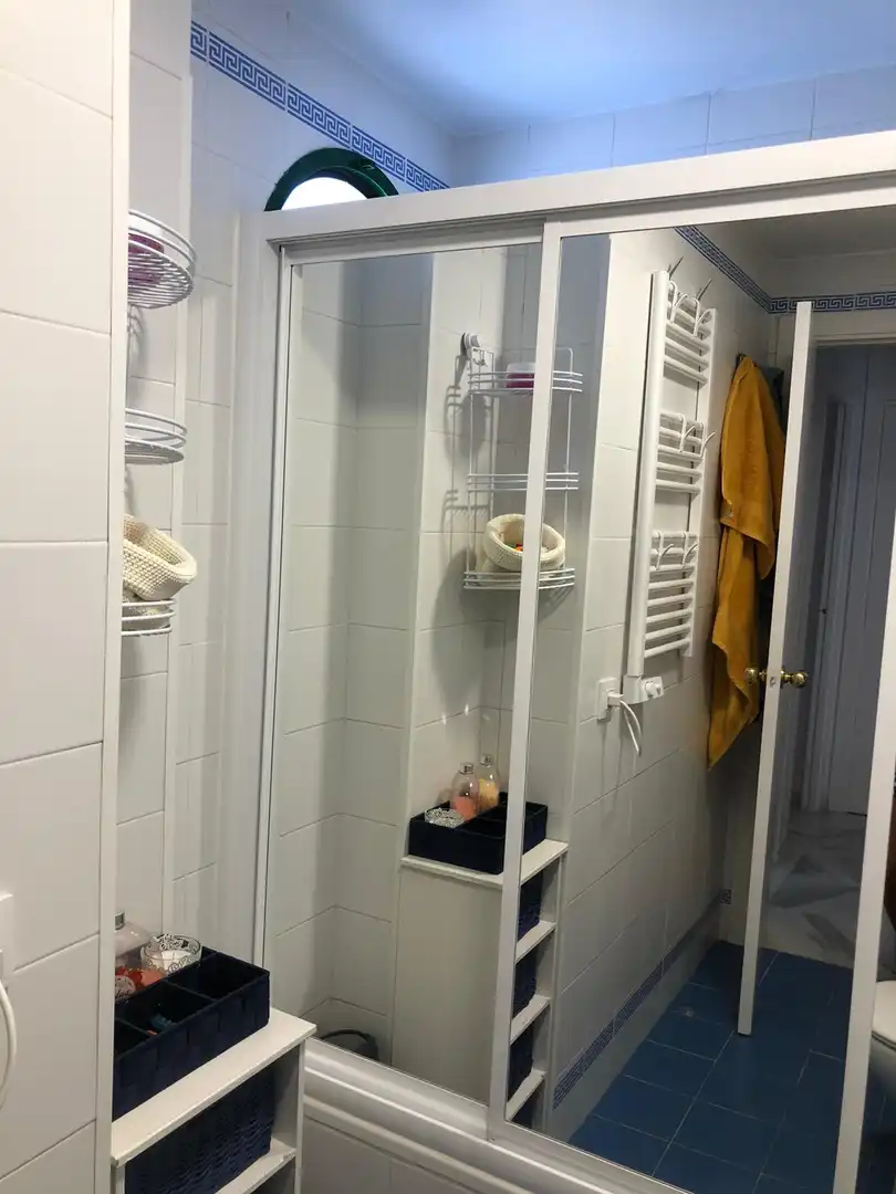 Piso de alquiler en Calle Ancora, 25, El Ancla Baño de Piso de alquiler en El Puerto de Santa María con Aire acondicionado, Calefacción y Jardín privado