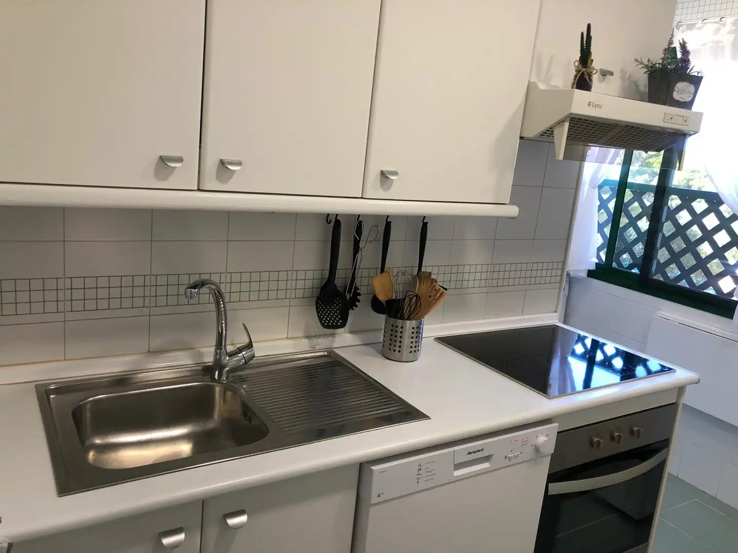 Piso de alquiler en Calle Ancora, 25, El Ancla Cocina de Piso de alquiler en El Puerto de Santa María con Aire acondicionado, Calefacción y Jardín privado