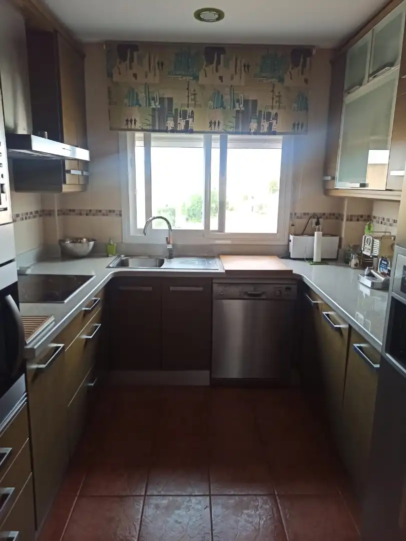 Dúplex de alquiler en Calle Aljibe Vieja, 7a, Cúllar Vega Cocina de Dúplex de alquiler en Cúllar Vega con Aire acondicionado y Terraza