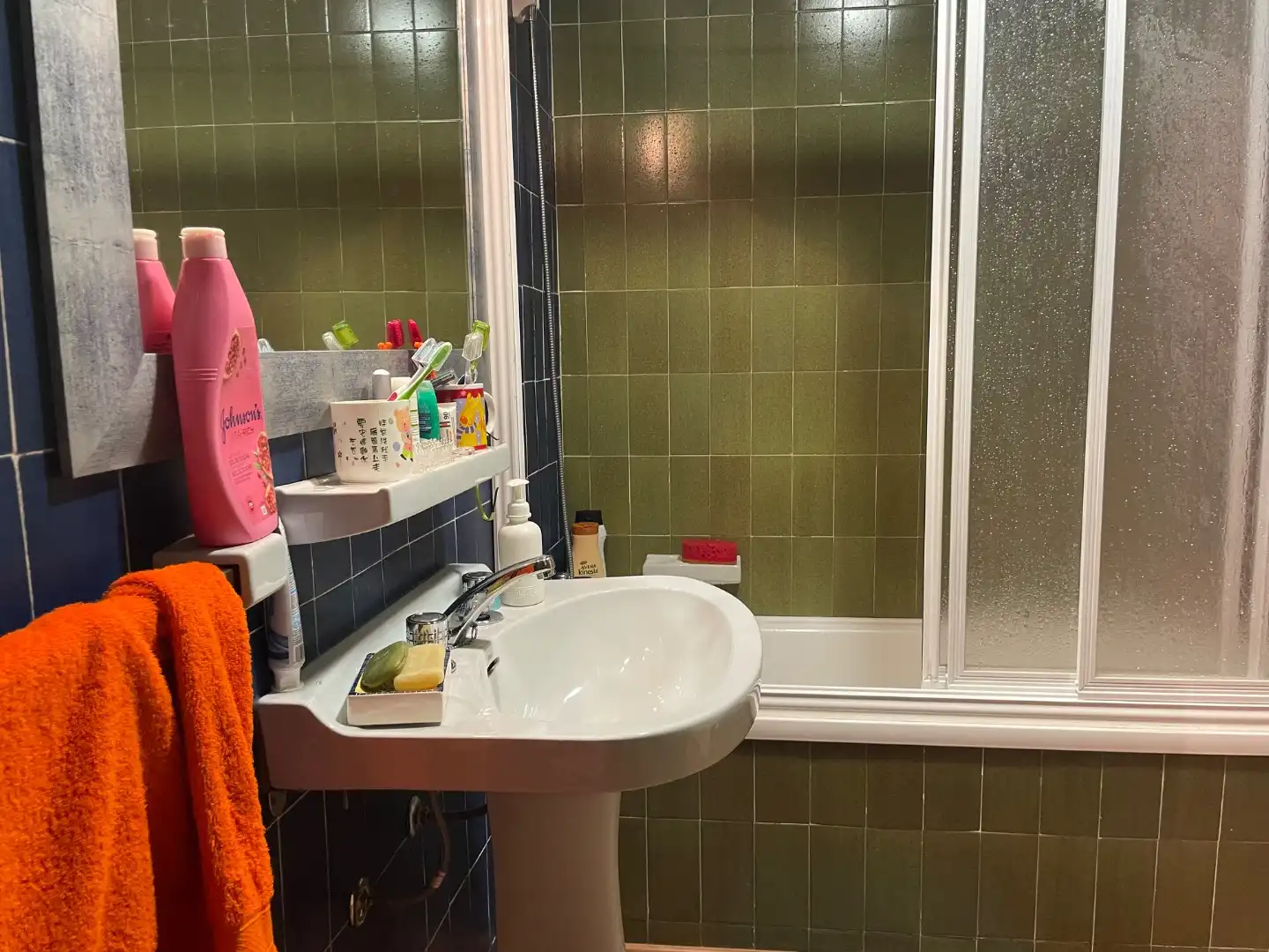 Piso en venta en Lugar Cabeza Manzaned, 1, A Pobra de Trives Baño de Piso en venta en A Pobra de Trives con Calefacción y Amueblado