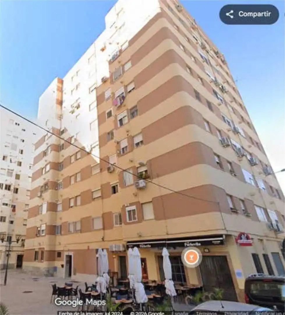 Vista exterior de Piso de alquiler en Cádiz con Amueblado