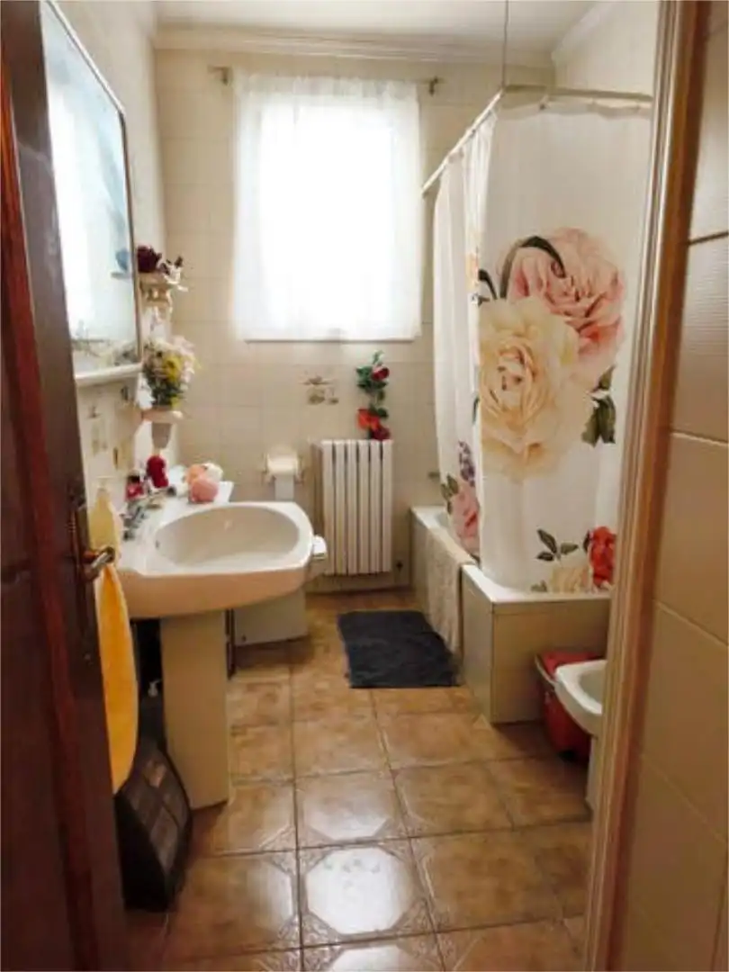 Casa o xalet en venda a Zaidín Bany de Casa o xalet en venda en Zaidín amb Terrassa