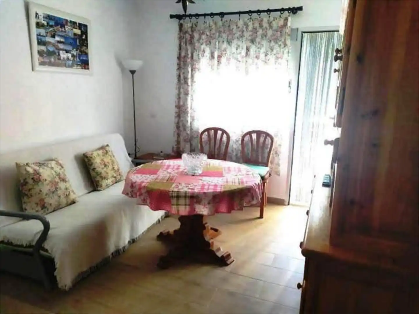 Wohnung zur Miete in Centro - Torre de la Higuera Wohnzimmer von Wohnung zur Miete in Almonte mit Privatgarten, Terrasse und Schwimmbad