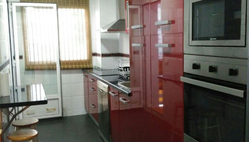 Piso de alquiler en Cardenal Cisneros, 48, La Estación, Badajoz Capital - imagen 1 Foto 1 de Piso de alquiler en Cardenal Cisneros, 48, La Estación, Badajoz Capital
