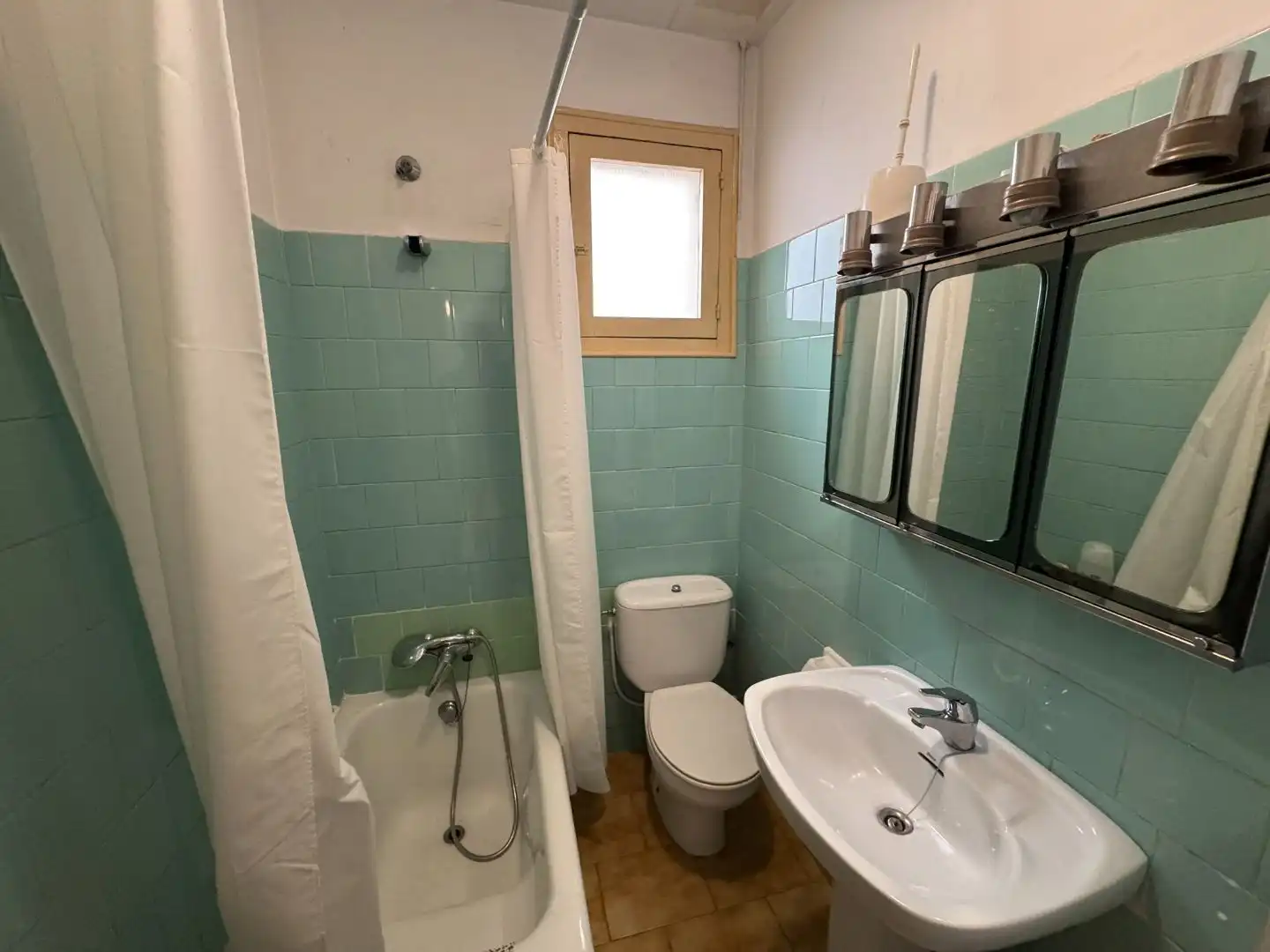 Flat for sale in Carrer de Sant Amand, 7, Sant Joan de les Abadesses Bathroom of Flat for sale in Sant Joan de les Abadesses with Balcony