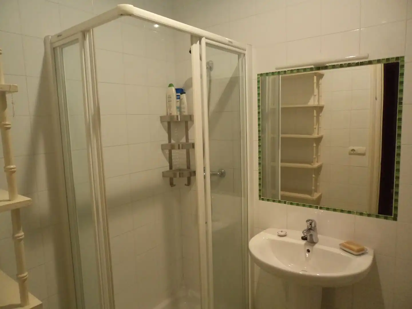Flat for rent in Secundino Esnaola Kalea, 29, Gros Bathroom of Flat for rent in Donostia - San Sebastián with Heating, Parquet flooring and Storage room