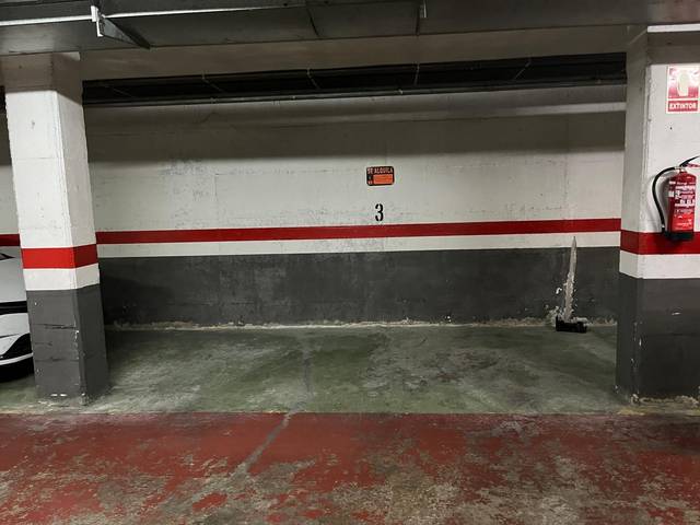 Garaje en Alquiler en Carrer de Josep Carner, 2 en Coll Favà
