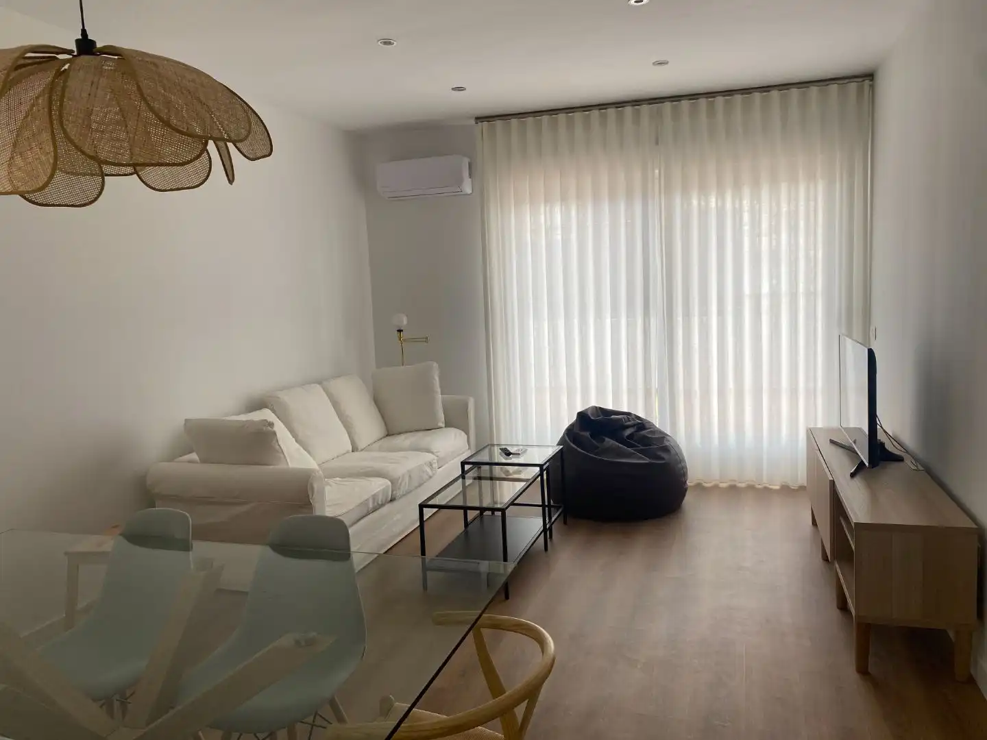 Sala de estar de Ático para compartir en Jaén con Aire acondicionado, Calefacción y Parquet