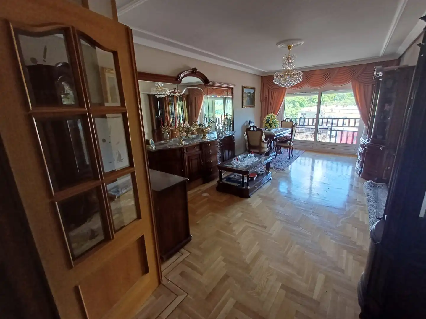 Sala d'estar de Pis en venda en Béjar amb Calefacció, Jardí privat i Parquet