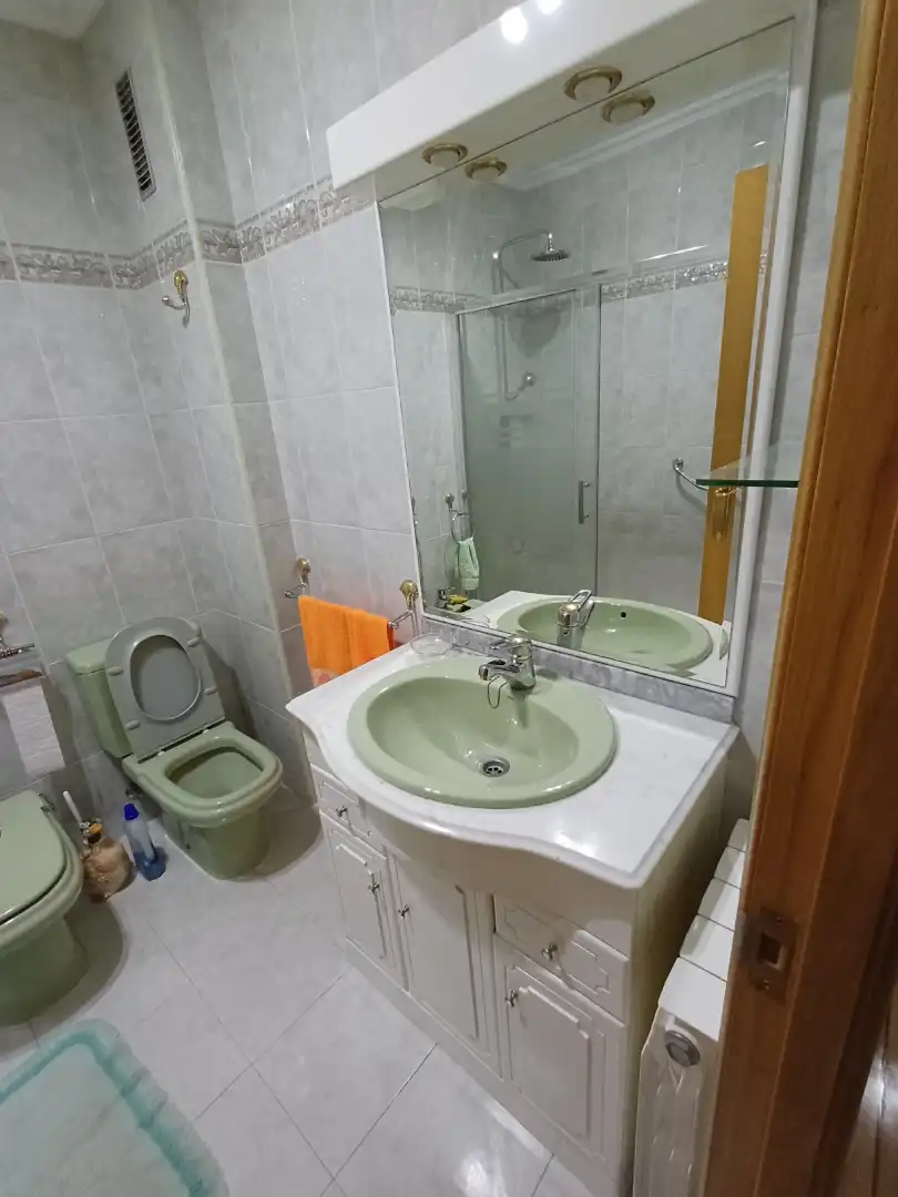 Bany de Pis en venda en Béjar amb Calefacció, Jardí privat i Parquet