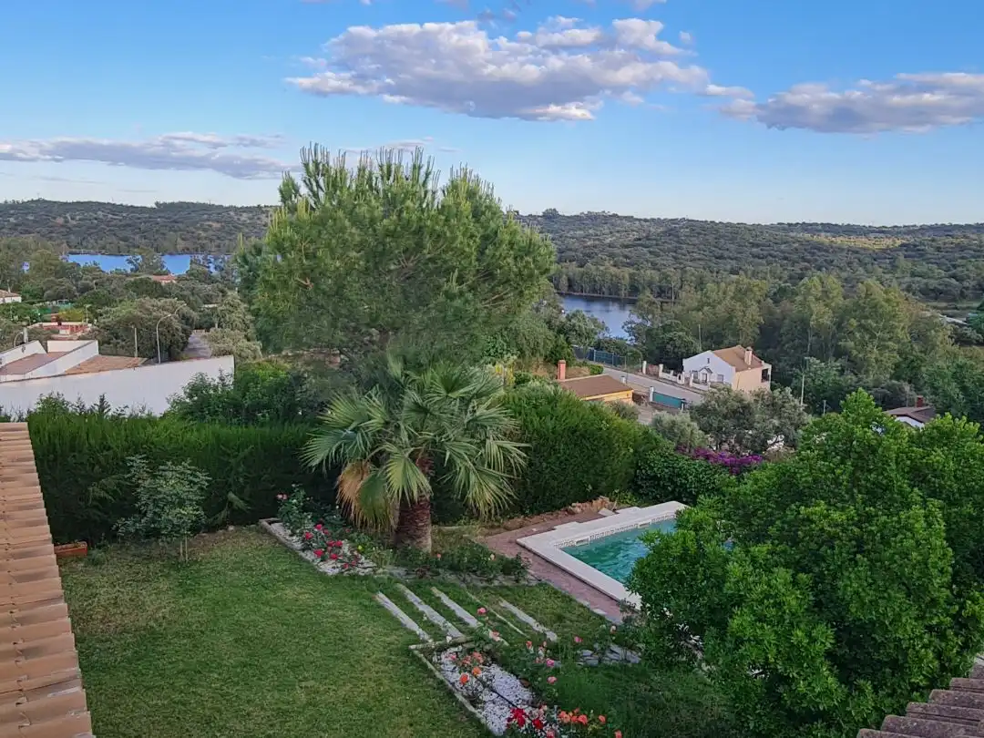 Piso en venta en Osuna, 13, Los Lagos Piso en venta en Guillena con Aire acondicionado, Calefacción y Jardín privado