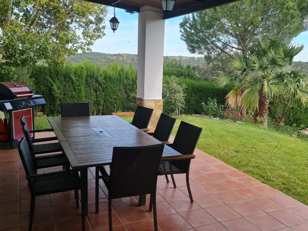 Piso en venta en Osuna, 13, Los Lagos Terraza de Piso en venta en Guillena con Aire acondicionado, Calefacción y Jardín privado