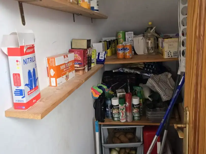 Piso en venta en Osuna, 13, Los Lagos Cocina de Piso en venta en Guillena con Aire acondicionado, Calefacción y Jardín privado