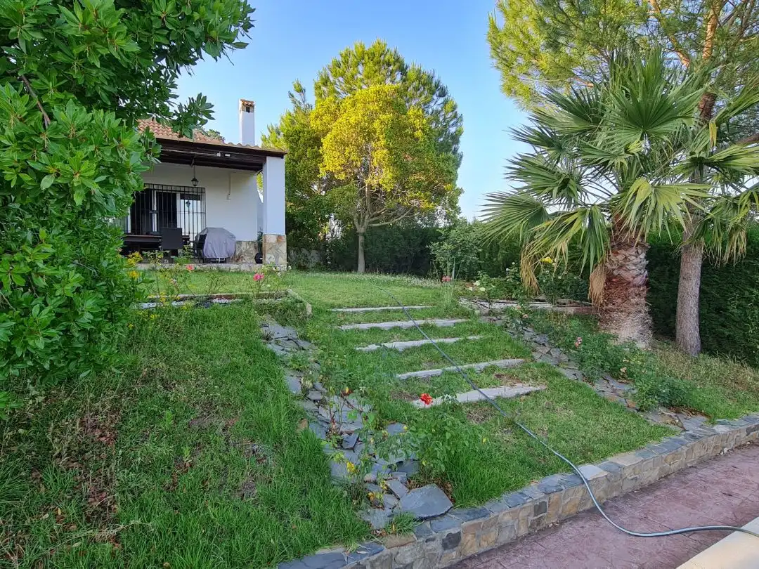 Piso en venta en Osuna, 13, Los Lagos Jardín de Piso en venta en Guillena con Aire acondicionado, Calefacción y Jardín privado