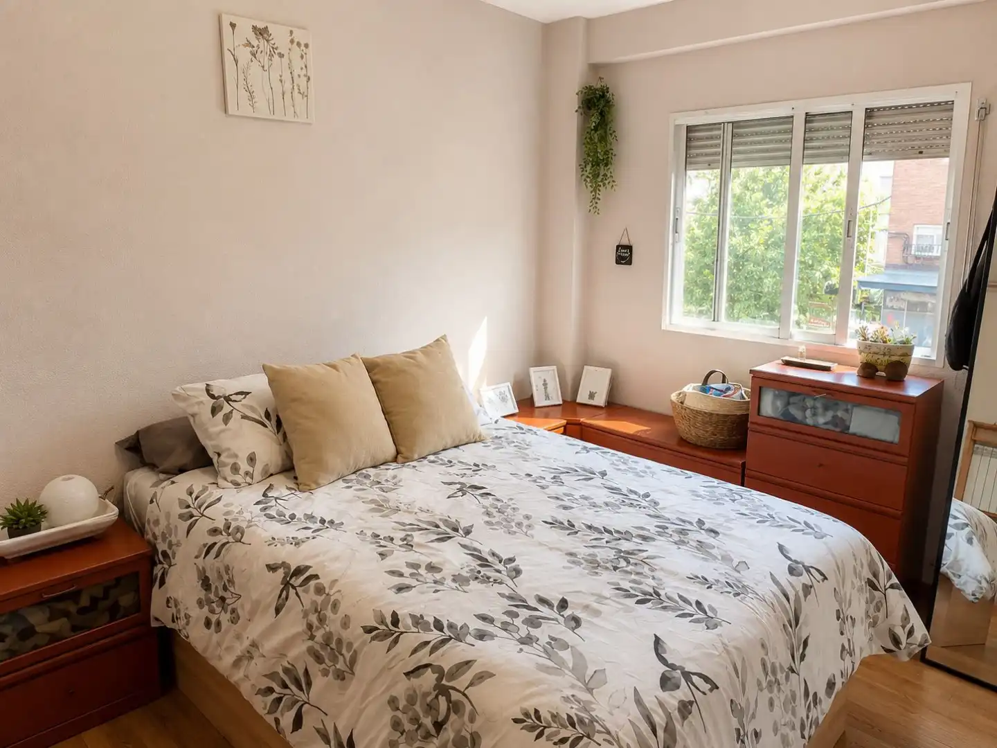 Piso en venta en Calle San Froilán, 4, Almendrales Habitación de Piso en venta en Madrid con Aire acondicionado, Amueblado y Horno