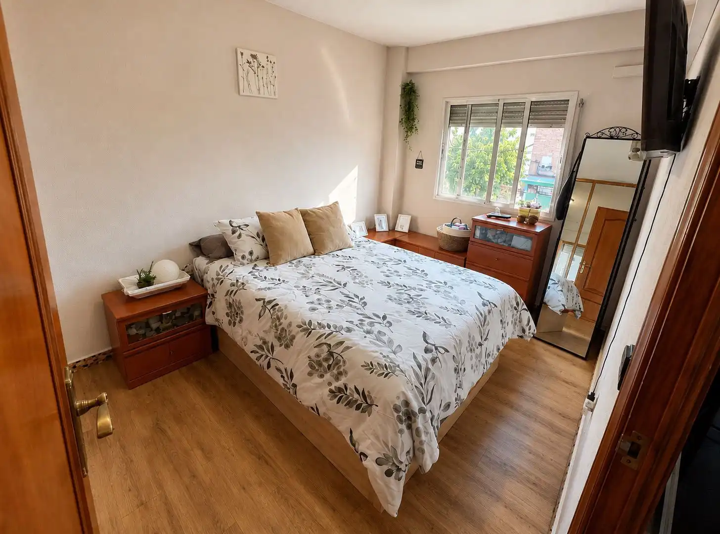 Piso en venta en Calle San Froilán, 4, Almendrales Habitación de Piso en venta en Madrid con Aire acondicionado, Amueblado y Horno