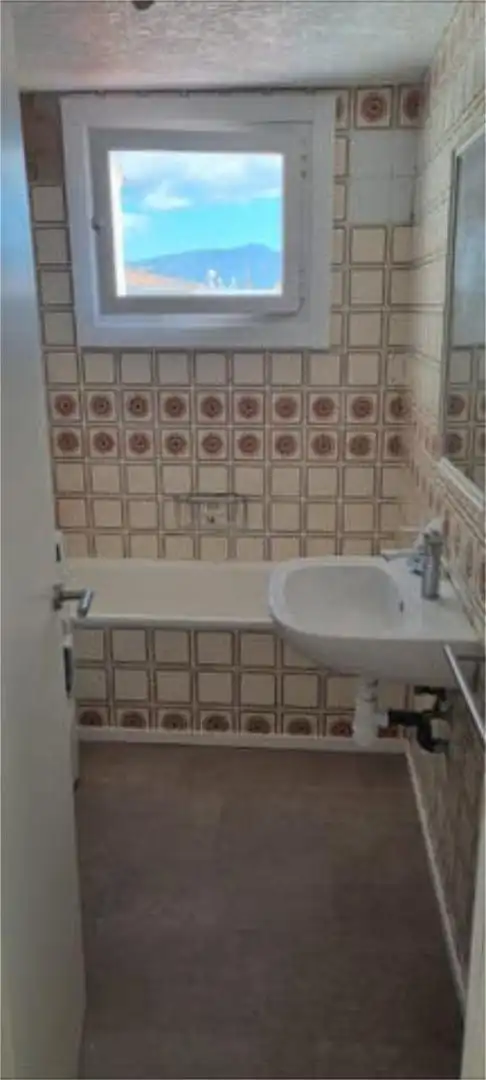 Apartamento de alquiler en Moxó - Sant Mori Baño de Apartamento de alquiler en Empuriabrava con Amueblado y Se aceptan mascotas