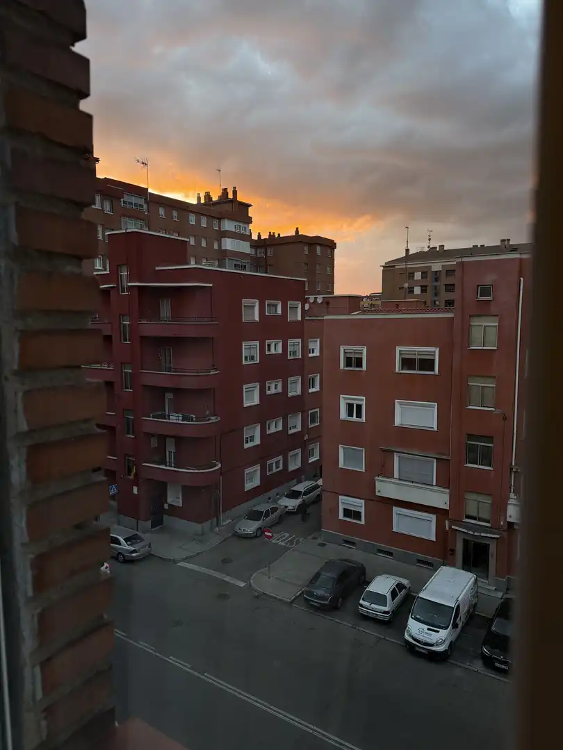 Pis en venda a Calle Málaga, 3, Delicias Vista exterior de Pis en venda en Valladolid amb Calefacció i Moblat