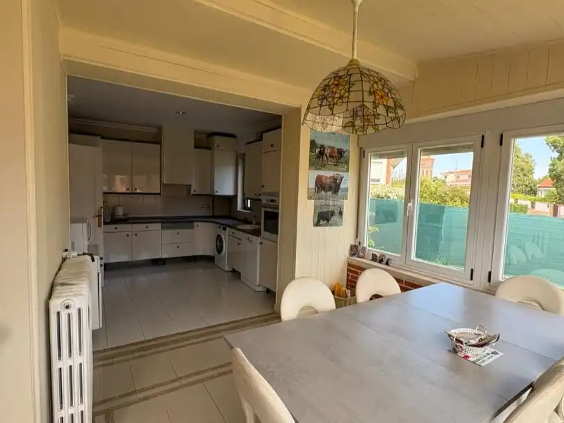 Casa o xalet en venda a Avenida Prado Valdelagua, 51, Santa Marta de Tormes Cuina de Casa o xalet en venda en Santa Marta de Tormes amb Calefacció, Jardí privat i Terrassa