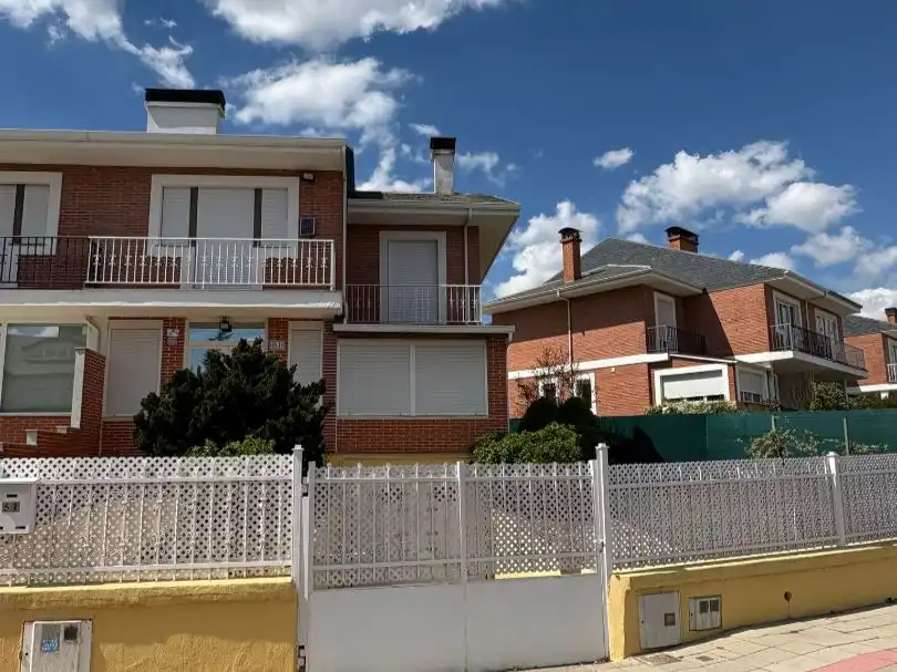 Casa o xalet en venda a Avenida Prado Valdelagua, 51, Santa Marta de Tormes Vista exterior de Casa o xalet en venda en Santa Marta de Tormes amb Terrassa i Balcó