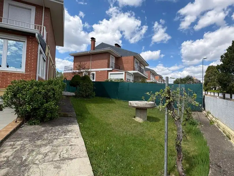 Casa o xalet en venda a Avenida Prado Valdelagua, 51, Santa Marta de Tormes Casa o xalet en venda en Santa Marta de Tormes amb Terrassa i Balcó