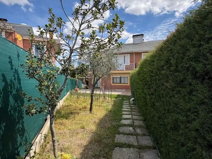 Casa o xalet en venda a Avenida Prado Valdelagua, 51, Santa Marta de Tormes Jardí de Casa o xalet en venda en Santa Marta de Tormes amb Terrassa i Balcó