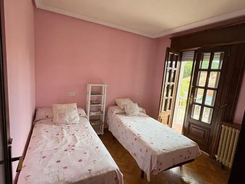 Casa o xalet en venda a Avenida Prado Valdelagua, 51, Santa Marta de Tormes Dormitori de Casa o xalet en venda en Santa Marta de Tormes amb Terrassa i Balcó
