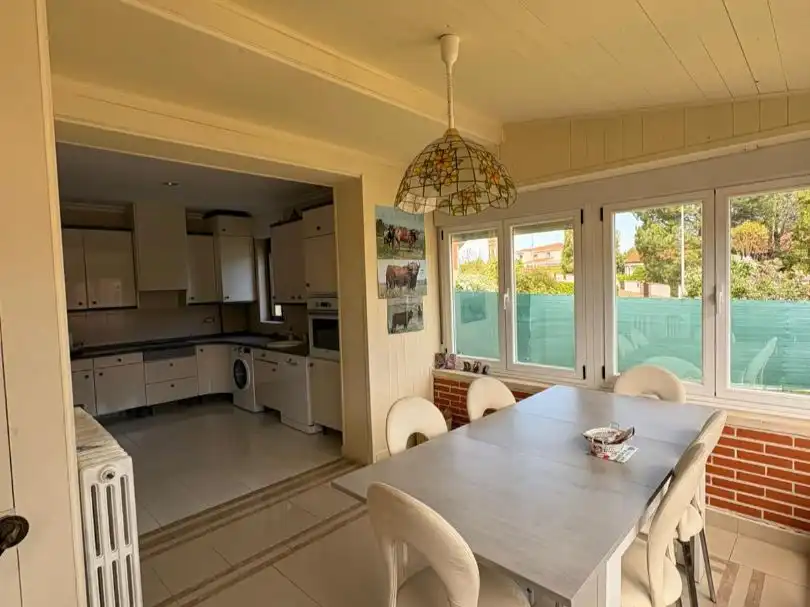 Casa o xalet en venda a Avenida Prado Valdelagua, 51, Santa Marta de Tormes Menjador de Casa o xalet en venda en Santa Marta de Tormes amb Terrassa i Balcó